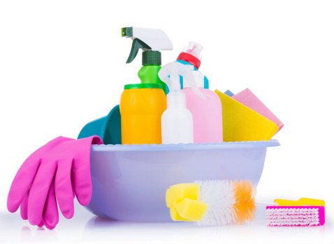 Professional carpet cleaner in SE1 using deep cleaning equipment