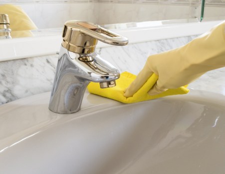 Deep kitchen cleaning for an SE1 rental property before move-out